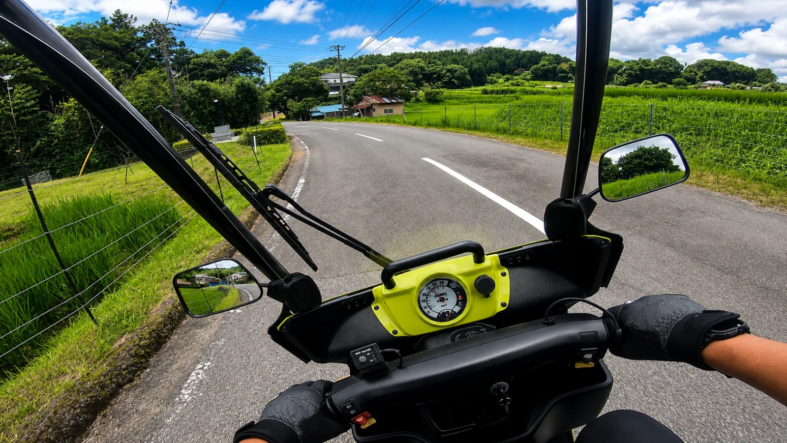 3輪バイクの運転席から見た房総の田園道路